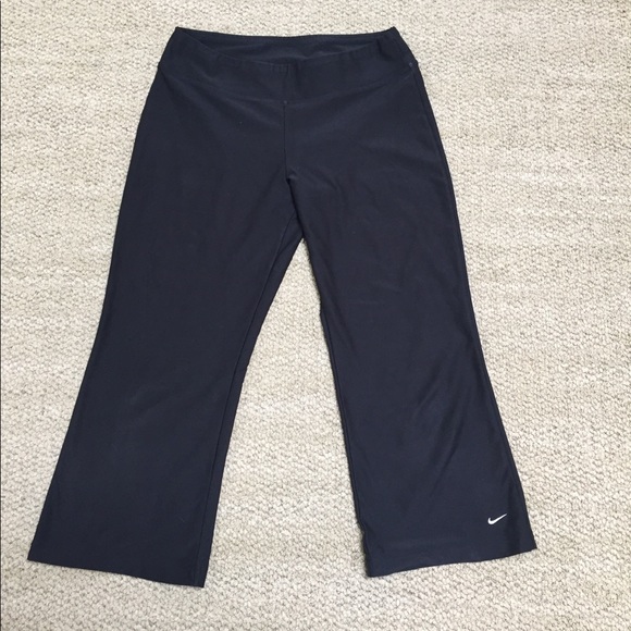 Nike Activewear - Size M - Picture 3 of 4
